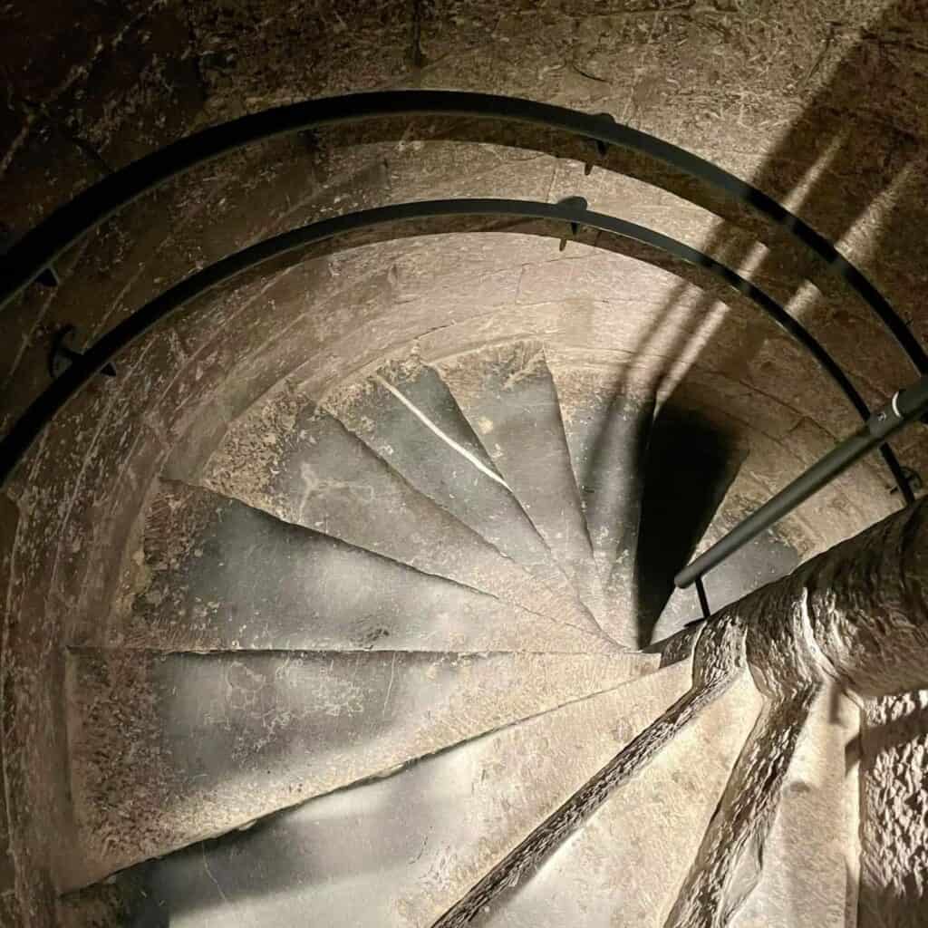 Spiraalvormige trap in een historisch gebouw