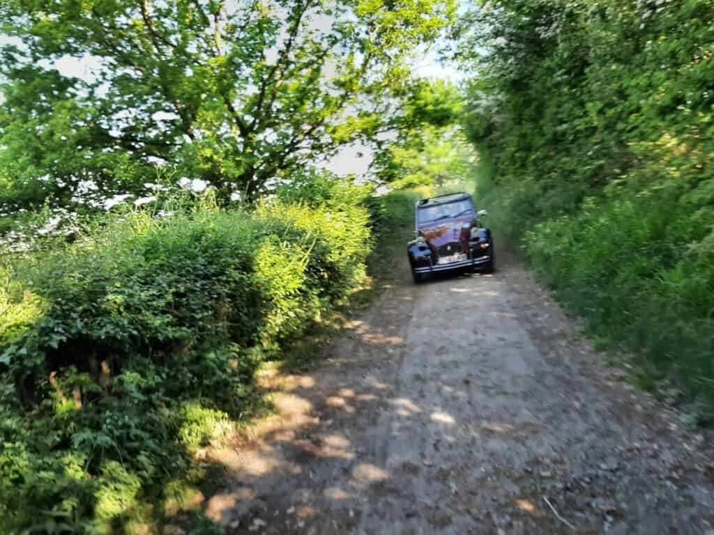 Landelijke weg in Haspengouw