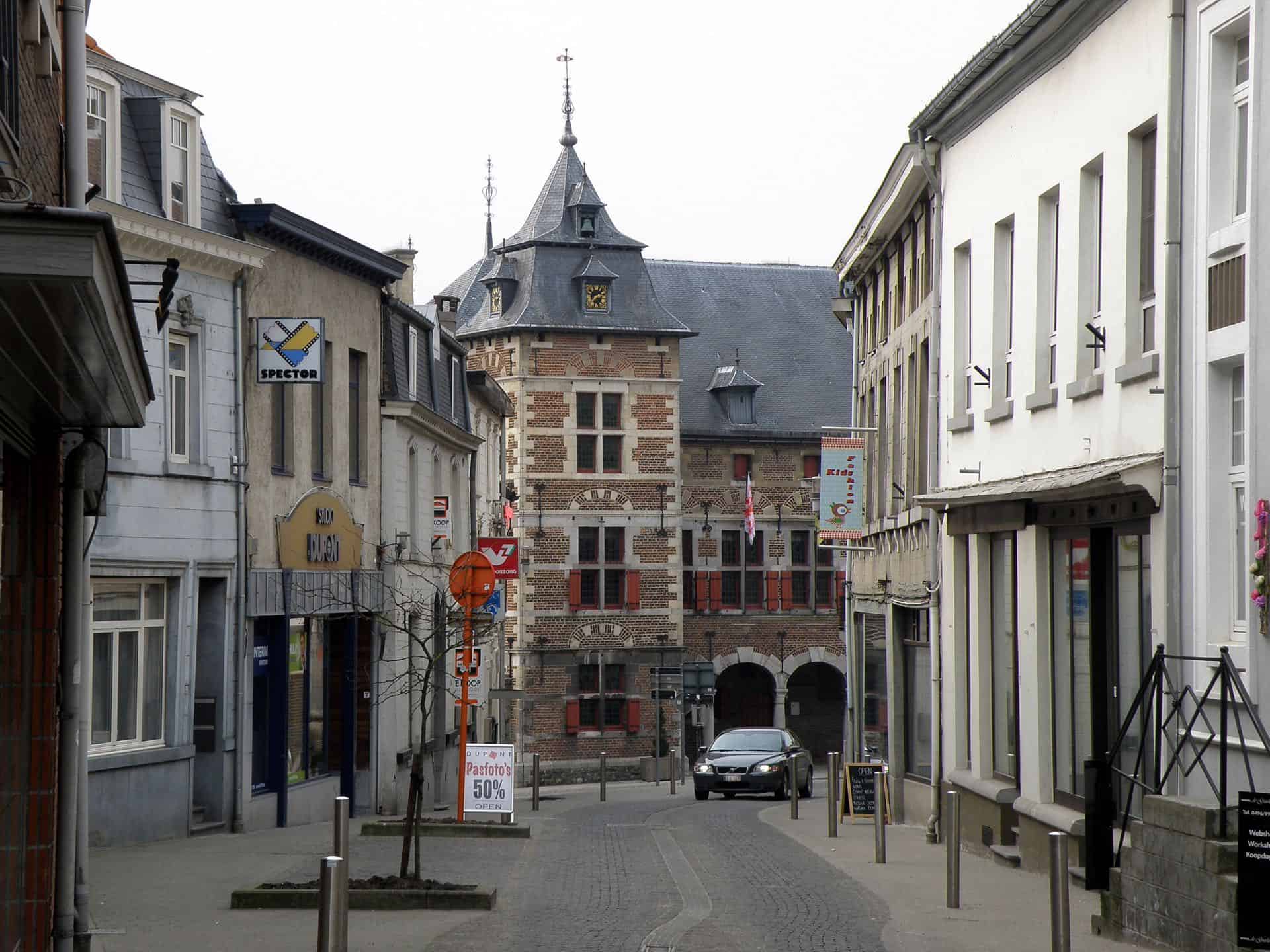 Papenstraat in het centrum van Borgloon