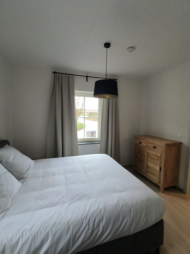 Slaapkamer op het gelijkvloers in de vakantiewoning bij Hof van Sassenbroek in Tongeren-Borgloon, Haspengouw.
