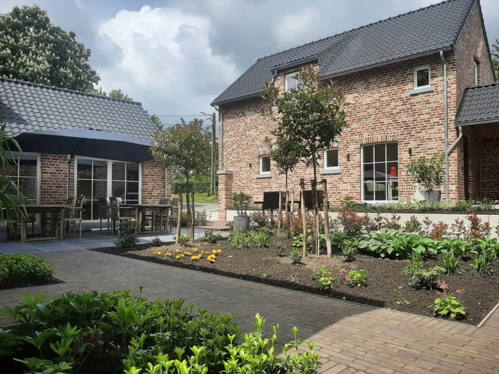 Binnenkoer en overdekt terras